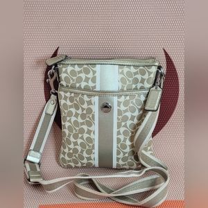 LOWSTART Excellent Used Condition Canvas Crossbodybag